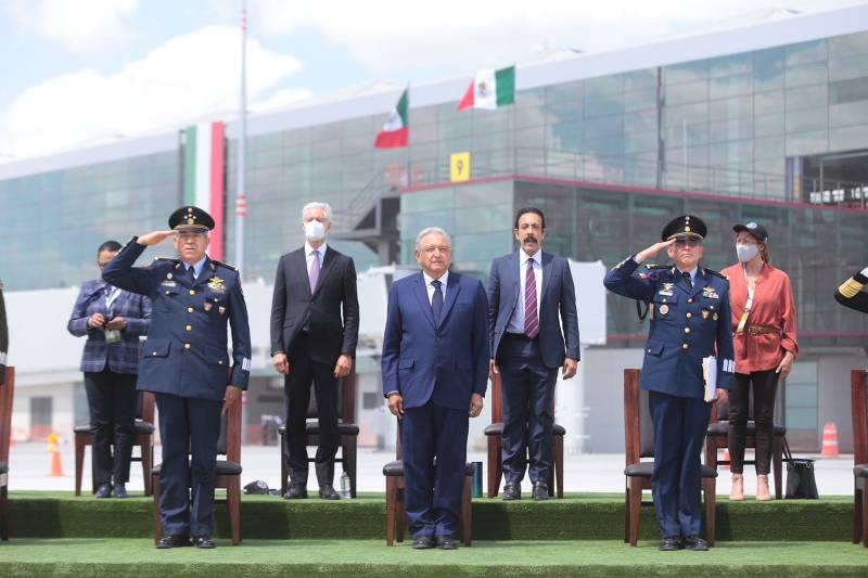 Asiste Fayad a la inauguración de la Feria Aeroespacial México (FAMEX) 2021