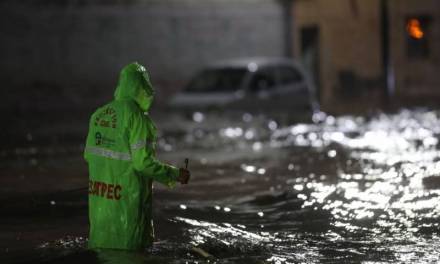 Lluvias convierten en ‘ríos’ calles de Ecatepec