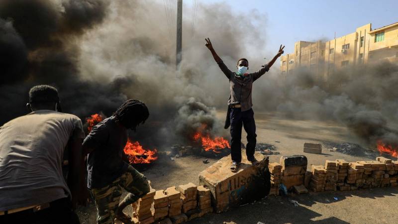 Disparan contra manifestantes tras golpe de estado en Sudán