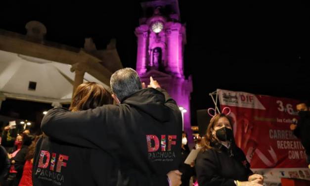 DIF Pachuca ilumina las calles de rosa