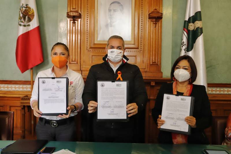 Alcaldía y DIF Pachuca firman convenio para protección de mujeres