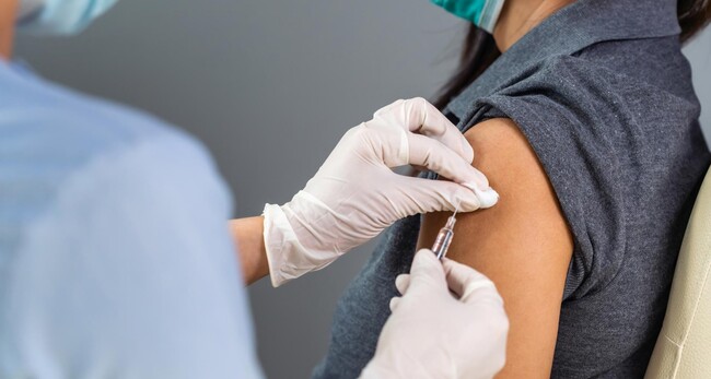 AMLO anuncia que habrá refuerzo de vacuna para adultos mayores y docentes