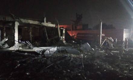 Mueren 2 personas por explosión en Tultepec