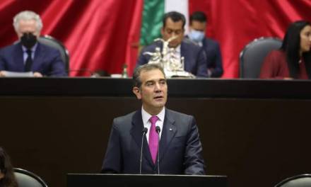 Lorenzo Córdova defiende presupuesto del INE, señalan fraude de Morena