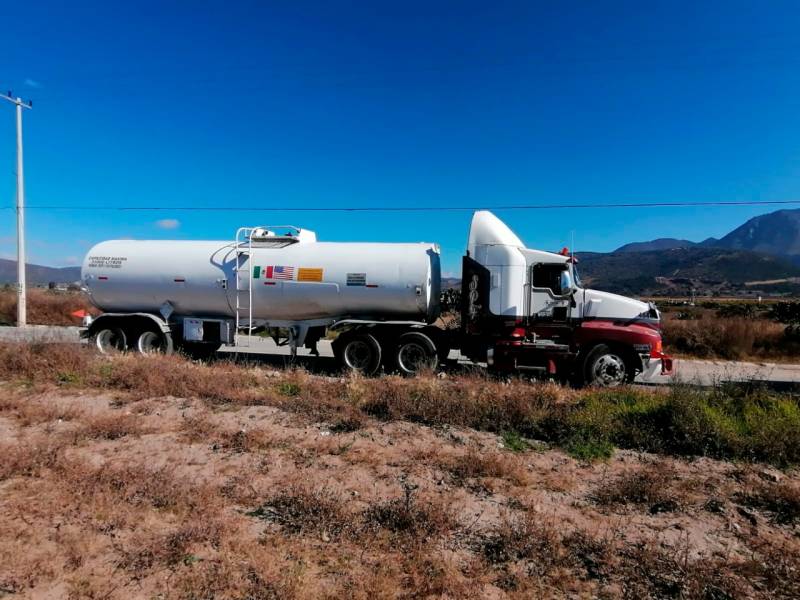 Asegura Policía Estatal camiones con hidrocarburo en Tlanalapa