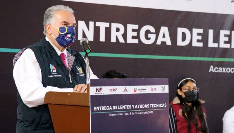 DIF Hidalgo entrega en Acaxochitlán lentes y sillas de ruedas