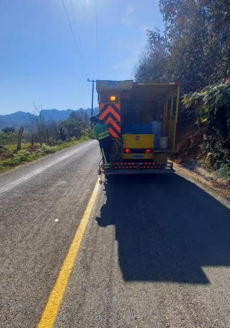 Balizan carreteras en región Otomí-Tepehua