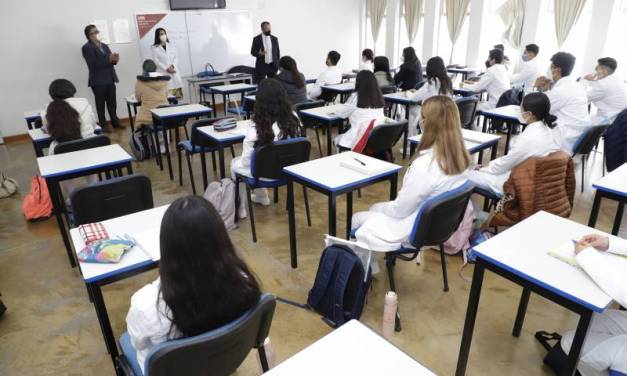 Regresaron a las aulas físicas de la UAEH cerca de 2 mil alumnos 