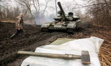 Se preparan Rusia y Ucrania para posible guerra, EU envía 90 toneladas de armas