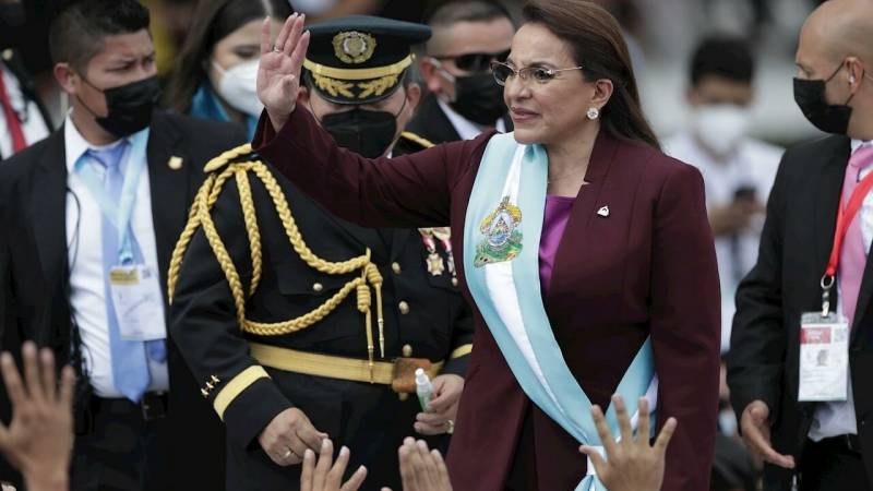 Xiomara Castro rinde protesta como primera presidenta de Honduras