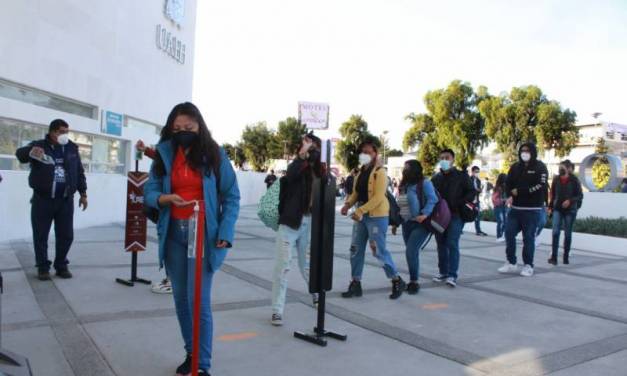 Alumnos de la UAEH regresan a clases presenciales