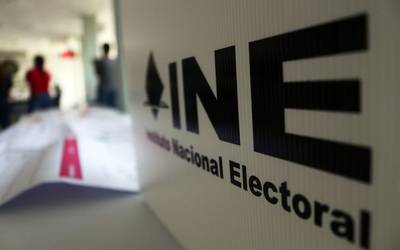 INE ordena a gobernadores retirar apoyo a AMLO