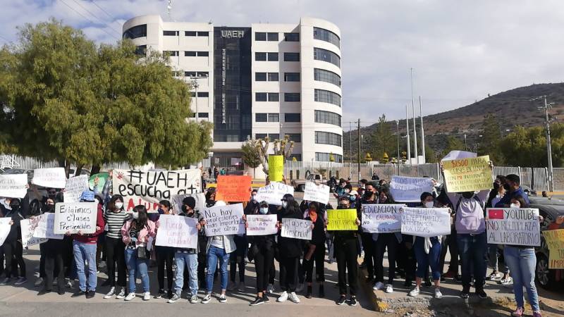 Alumnos de la UAEH exigen regresar a clases presenciales