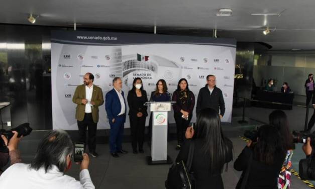 Periodistas están bajo “asedio verbal presidencial”, aseguran senadores