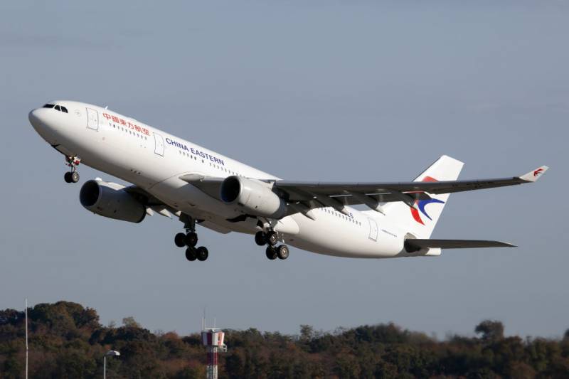 Se desploma avión en China con 132 personas a bordo