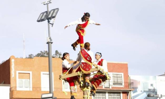 Vuelven los Voladores de Papantla a Real del Monte