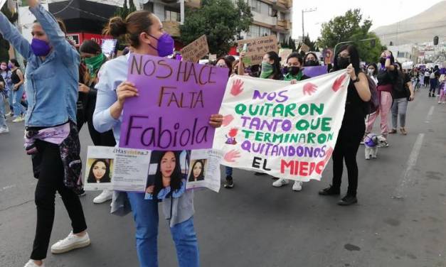 Marcha 8M reúne a 4 mil 500 mujeres en Pachuca