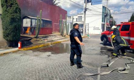 Se incendia puesto de tacos en Pachuca
