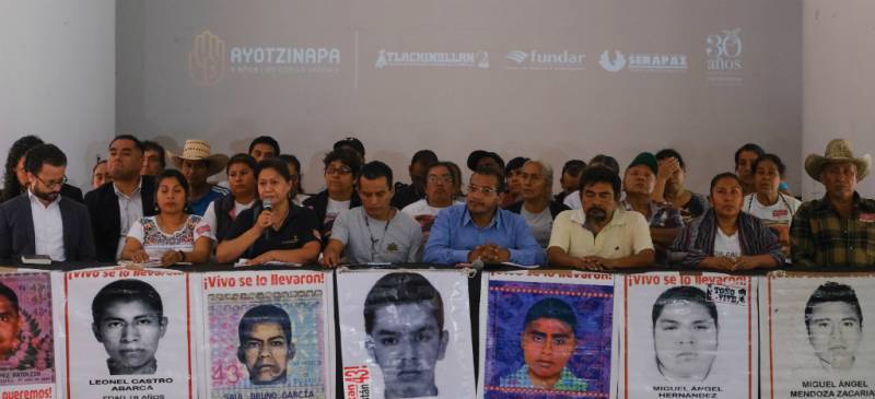 Piden investigar a EPN, la Marina y al Ejército por caso Ayotzinapa