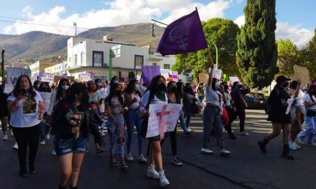 Marchan mujeres contra feminicidios y desapariciones en Hidalgo