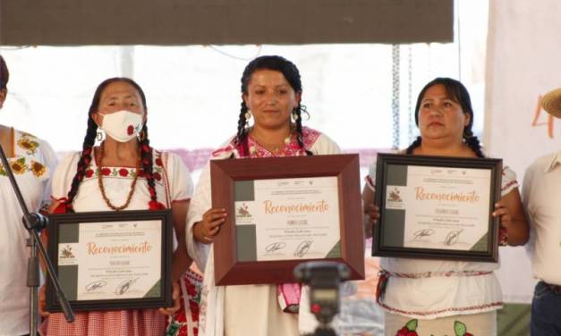 Miriam Gachúz gana concurso de platillo en Muestra Gastronómica