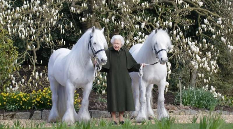 Cumple 96 años la reina Isabel y lo festeja con esta foto inédita