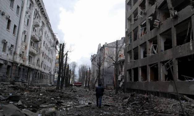 Denuncia Ucrania “decenas de muertos” en Mariupol