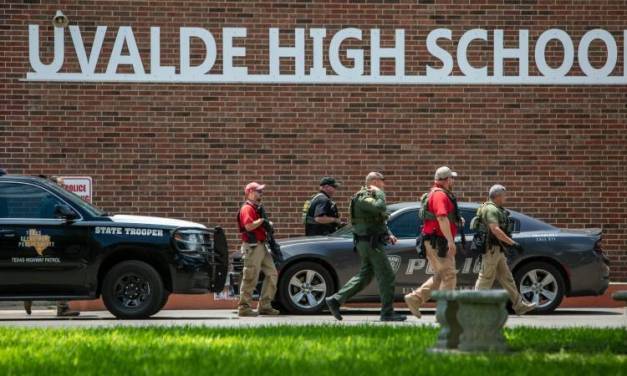 Al menos 19 muertos tras tiroteo en escuela de Texas