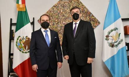 México acuerda que 25 mil guatemaltecos coticen en el IMSS