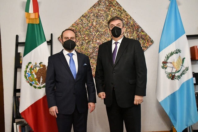 México acuerda que 25 mil guatemaltecos coticen en el IMSS