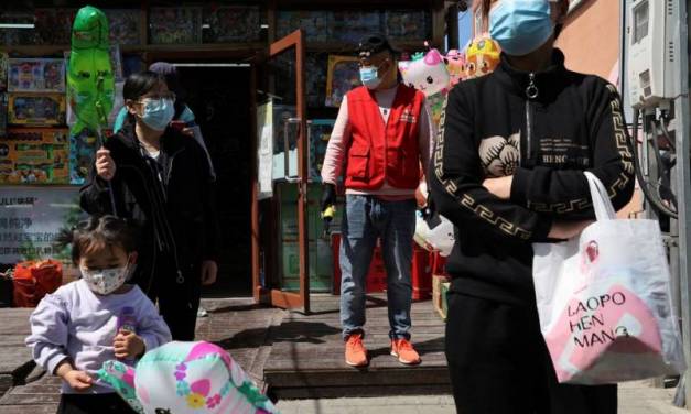 Sin vacunas China enfrenta brote de Covid