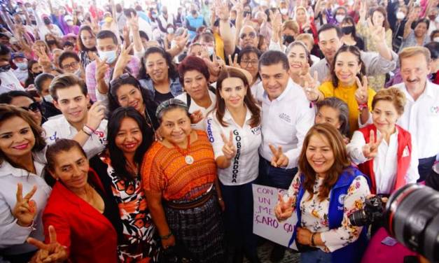 Festejó Carolina Viggiano a mujeres en el Día de las Madres