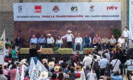 Julio Menchaca firma acuerdo para fortalecer el campo hidalguense