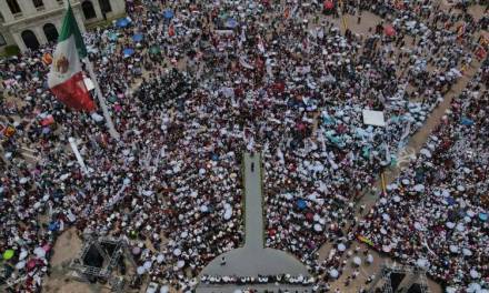 Cierra Menchaca campaña ante 30 mil personas en Plaza Juárez de Pachuca