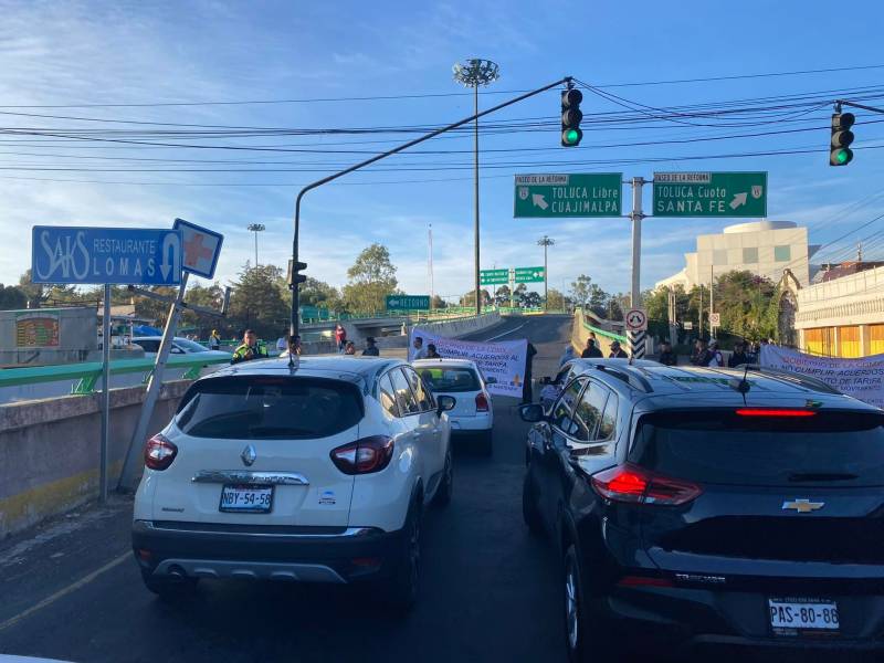 Transportistas desquician la Ciudad de México con bloqueos