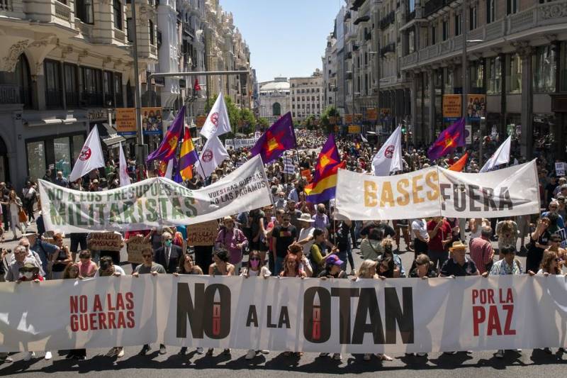 Se manifiestan en Madrid contra la OTAN