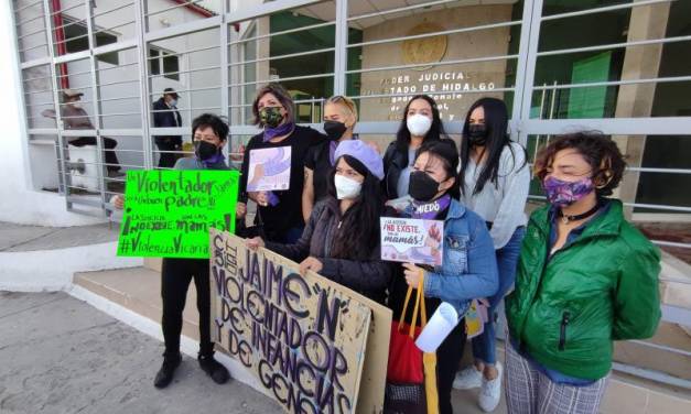 Colectivos feministas se manifiestan en el juzgado penal