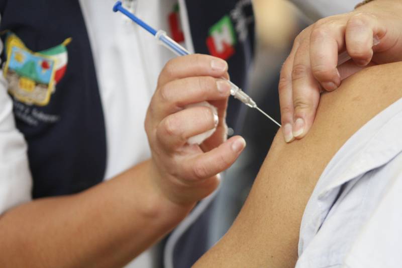 Operan 15 sedes de vacunación para rezagados