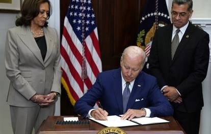 Joe Biden firma medida que protege el acceso al aborto