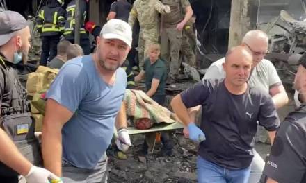 Bombardeo ruso en Vinnytsia deja 20 muertos