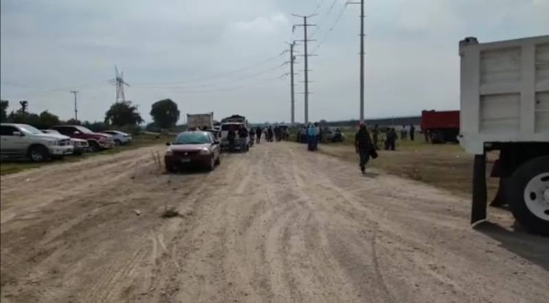 Transportistas bloquean obra del hospital del IMSS en Tlaxcoapan