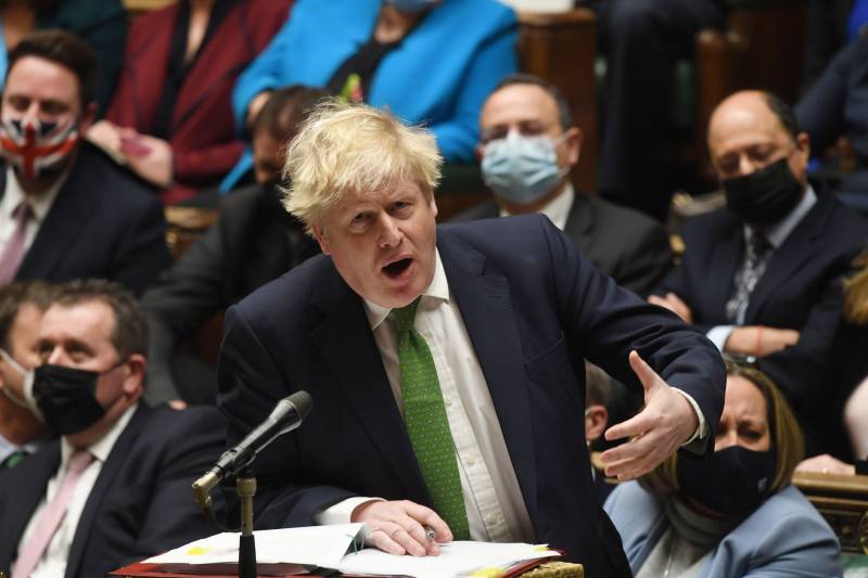 Boris Johnson se niega a dimitir pese a renuncias de sus ministros