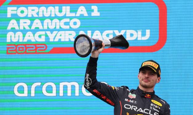 GP de Hungría; Verstappen obtiene el primer lugar y Checo el quinto