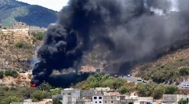 Bomberos sofocan incendio en Corredor de la Montaña causado por neumáticos