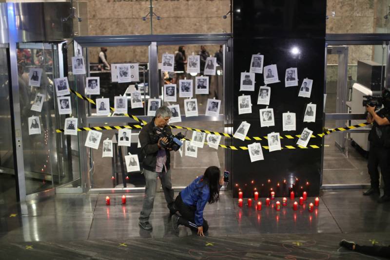 Periodistas se manifiestan en la FGR para exigir justicia ante asesinatos
