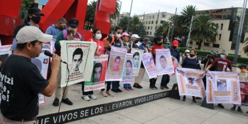 Juez libera 83 órdenes de aprehensión por caso Ayotzinapa; 20 son contra militares