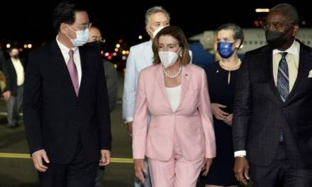 Llega Nancy Pelosi a Taiwán pese a las amenazas de China