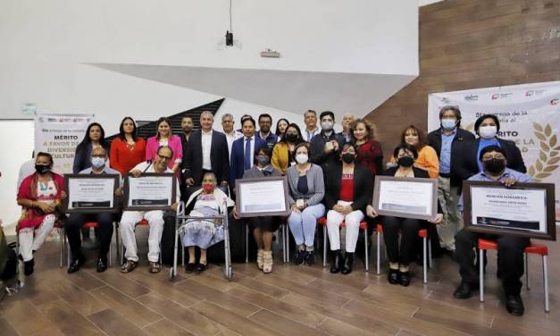 Entrega Sergio Baños Medalla al Mérito a Favor de la Diversidad Cultural
