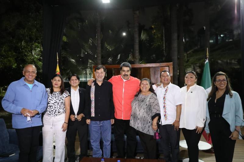 Maduro se reúne con diputados mexicanos encabezados por Noroña