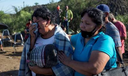 Acuerdan familiares parar rescate de mineros; acusan presión de Laura Velázquez